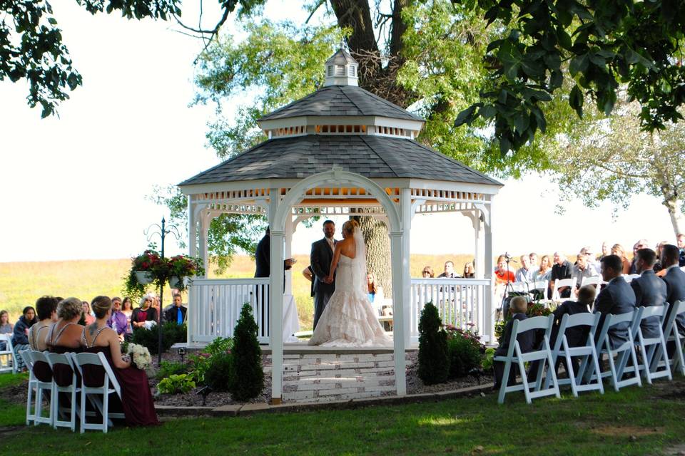 Outdoor wedding performance