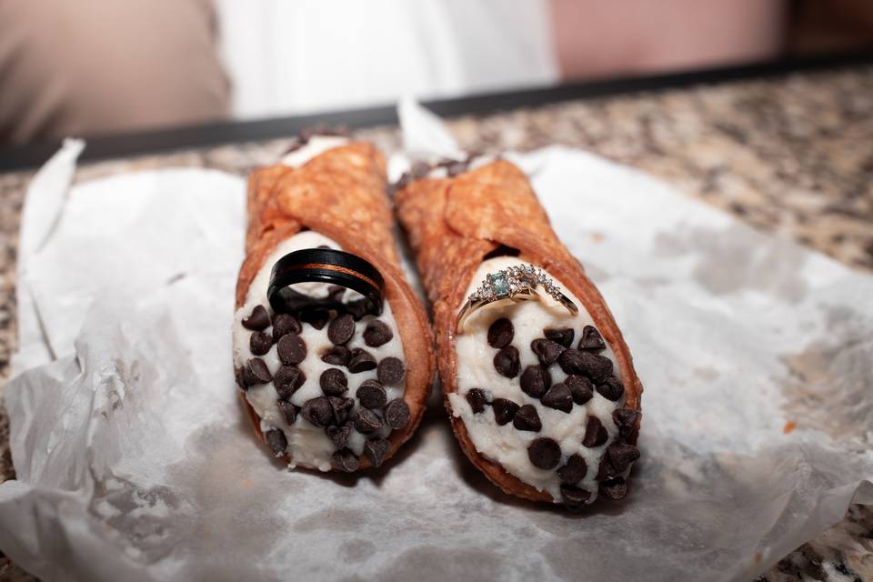 Italy Cannoli Ring Shot
