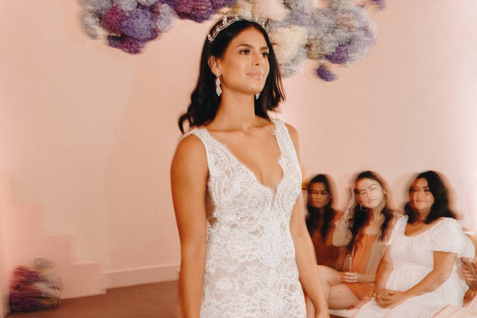 Monique Lhuillier Lace dress