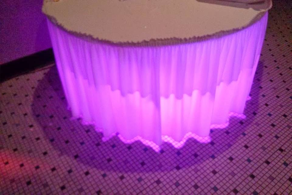 Illuminated wedding cake table