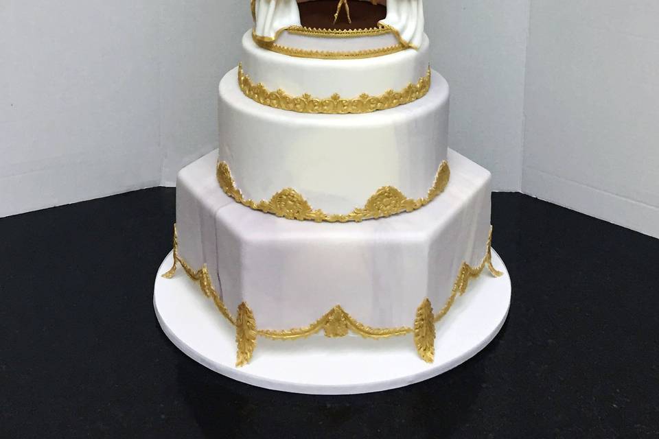 White and gold cake