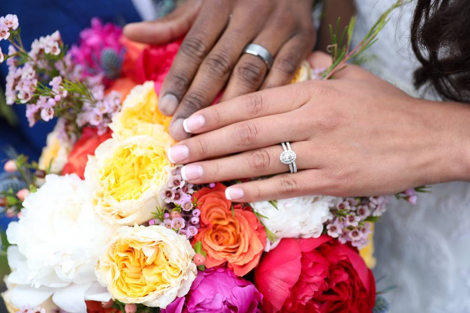 Bridal bouquet and rings