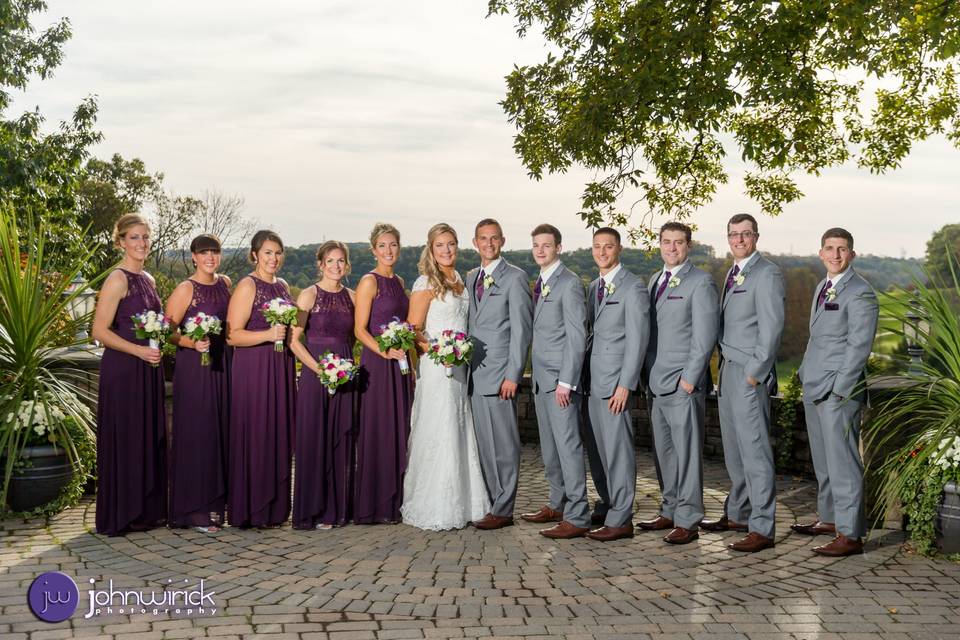 Couple with the bridesmaids and groomsmen