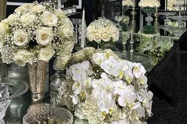 Floral arrangement for wedding
