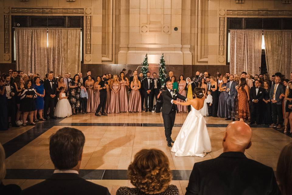 Spectacular first dance