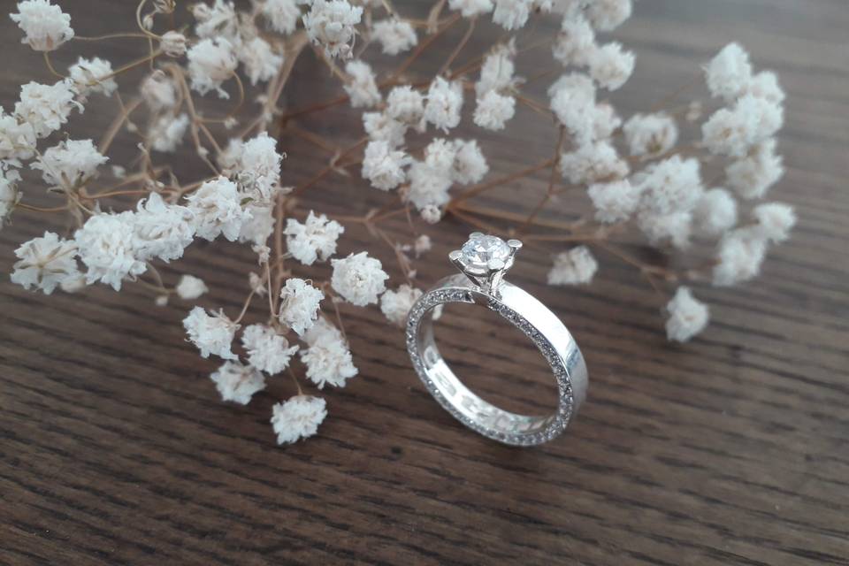 Engagement ring with flowers