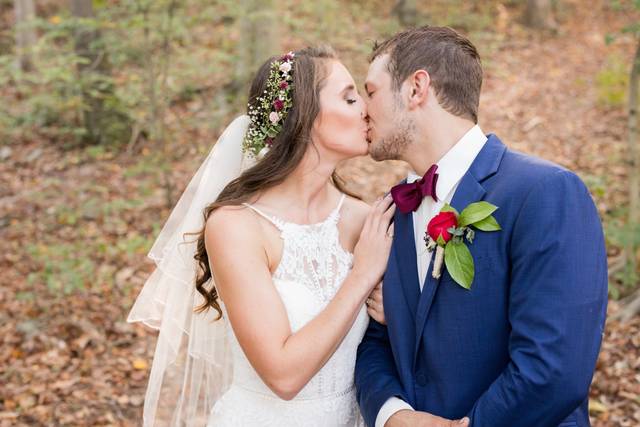 Valerie michelle photography. Baltimore maryland wedding photographer. Bride and groom portraits at a rustic bohemian wedding in the woods.