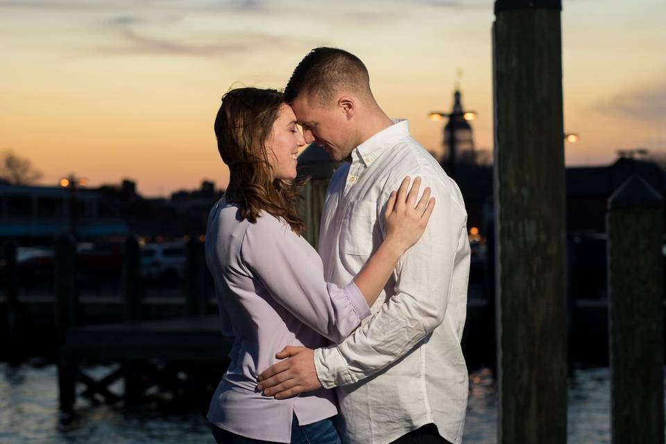 Valerie michelle photography. Baltimore maryland wedding photographer. Engagement session. Sunset portraits in annapolis