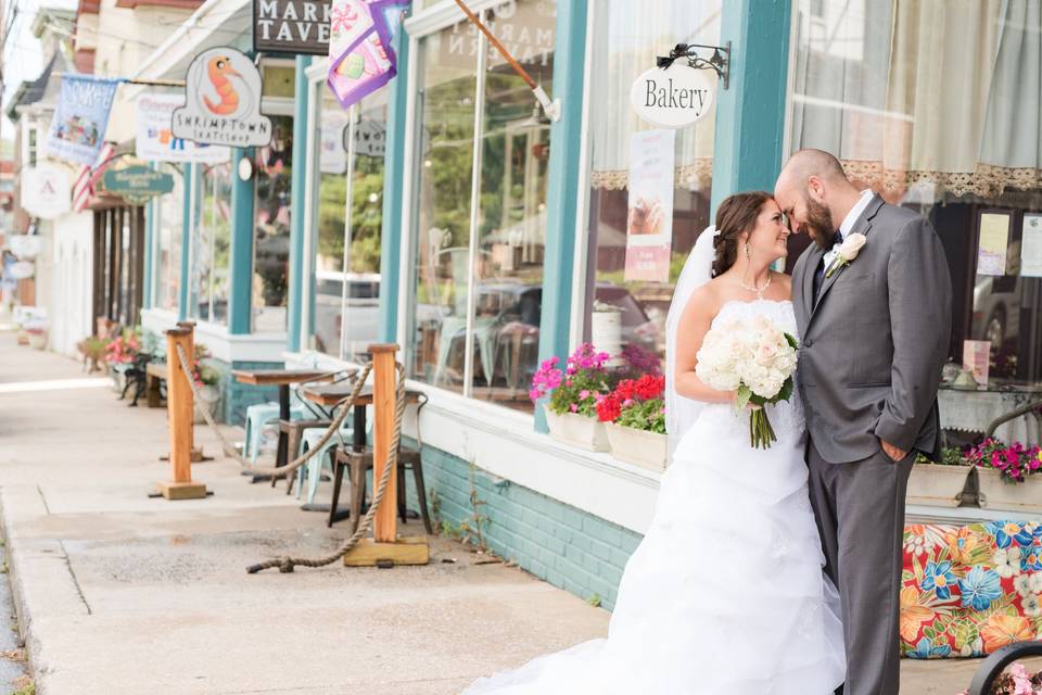 Valerie michelle photography. Baltimore maryland wedding photographer. Bride and groom portraits on main street in sykesville, maryland.