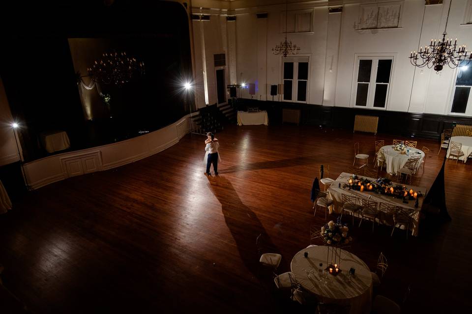 Large dancefloo