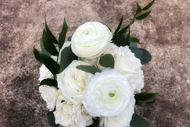 White bridesmaid bouquet