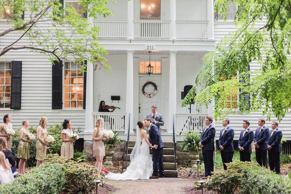 Wedding at a mansion