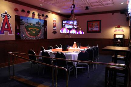 Executive Billiards
Accommodates up to 16 guests. Hourly rental rate covers exclusive use of the room, all Audio Visual, tables, linens of your choices, chairs, and some decor.