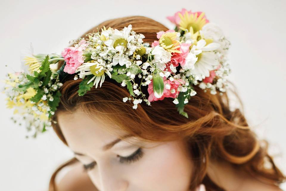 Bridal makeup inspiration with floral crown