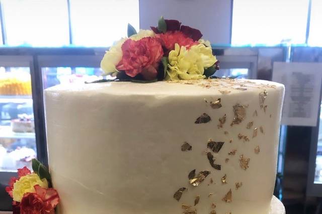 2 Tier w/ Fresh Flower & Gold