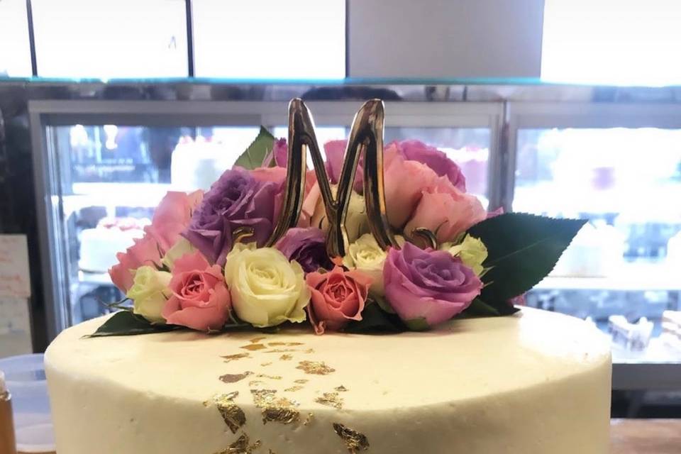 Cake w/ Fresh Flower & Gold