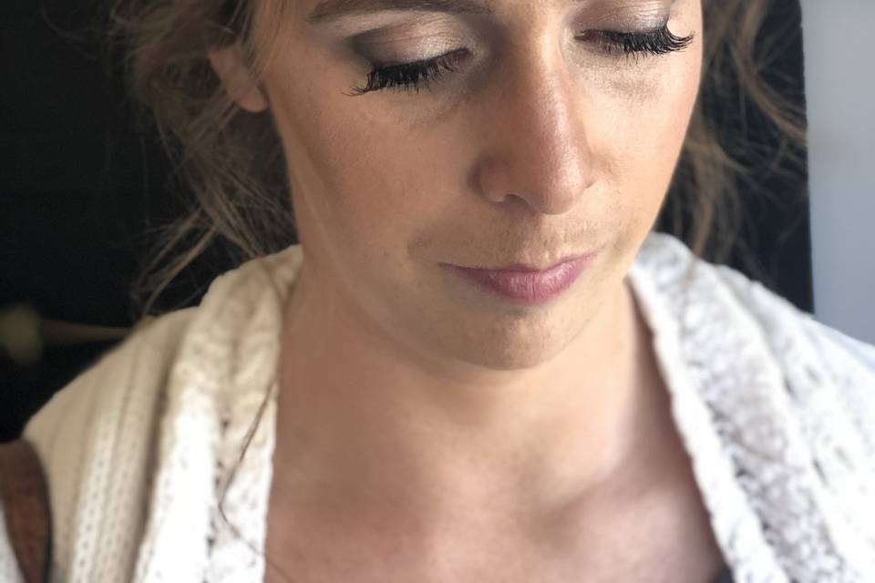 Lashes included