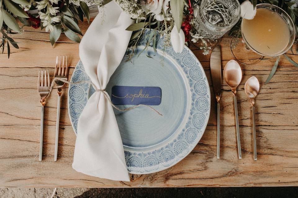 Cutlery, plating, and florla decor
