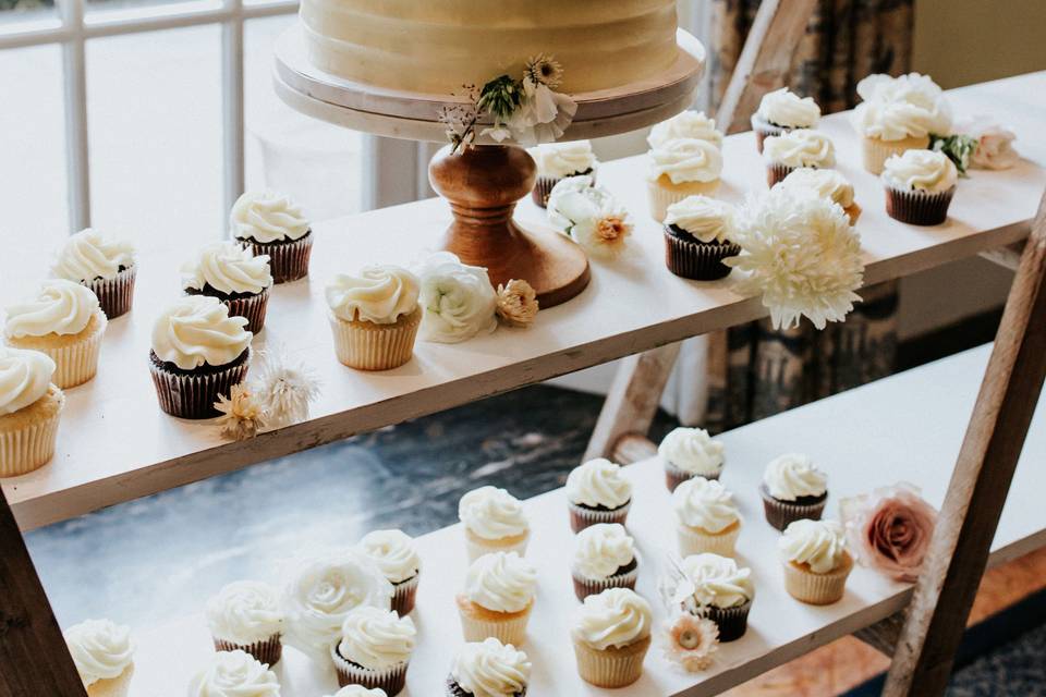 Dessert display