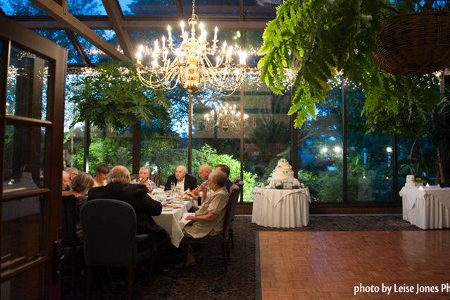 Sweetheart table in the conservatory