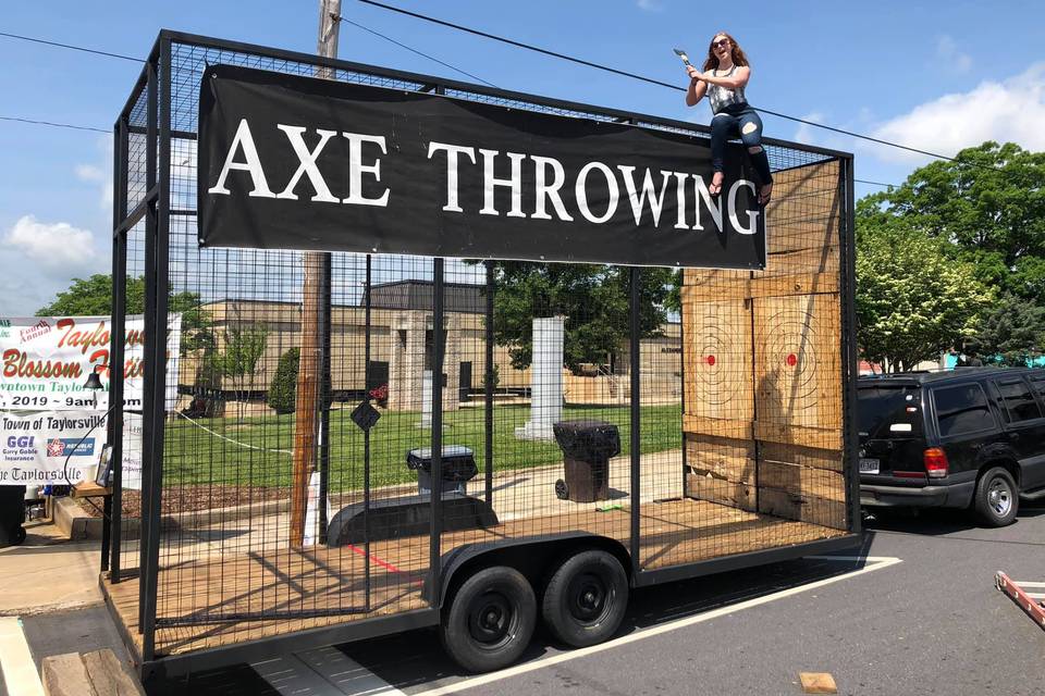 The Flying Hatchet - Mobile Axe Throwing