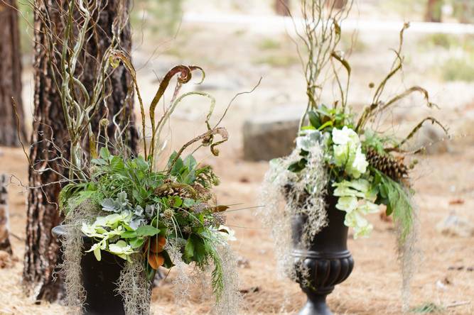 Urn Arrangements to set an Altar
A Floral Affair, Matt & Jentry Photography