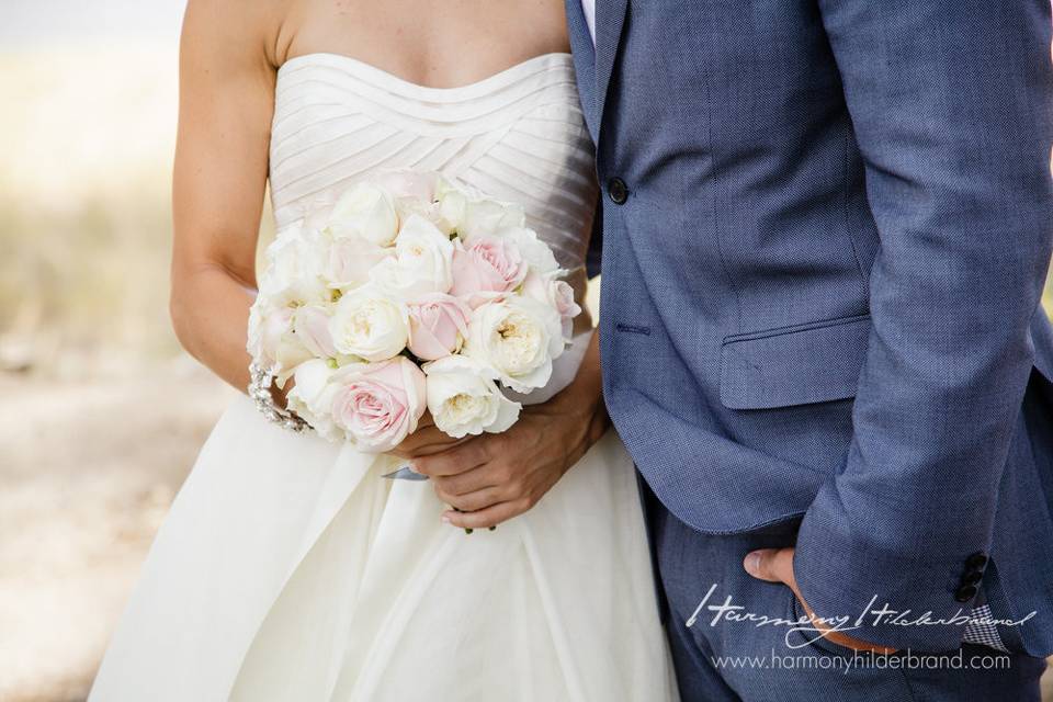 Round bouquet of Garden Roses
Blush and Ivory
Floral by A Floral Affair
www.afloralaffairkjs.com
Photo by Harmony Hilderbrand
www.harmonyhilderbrand.com