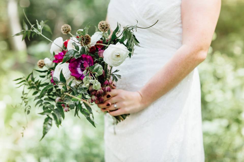 Wildflower Bridal Bouquet
Ranuculus, Scabiosa Pod, Anenome, Spray Roses, Jasmine Vine
Floral by A Floral Affair
Photo by Ostara Photography