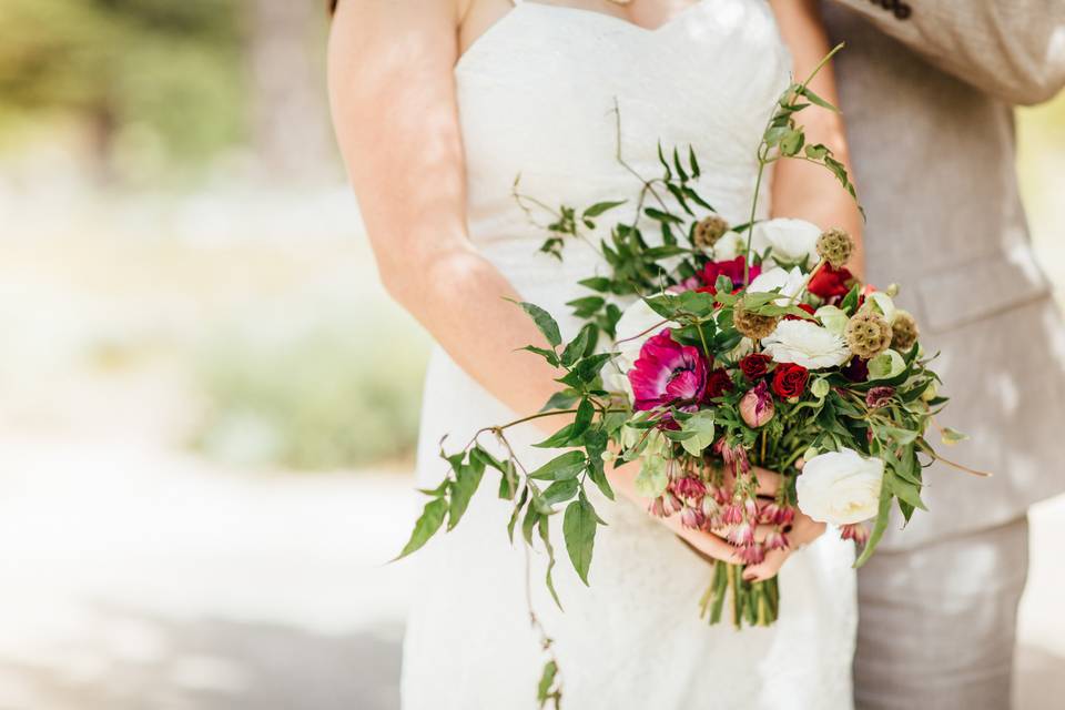 Wildflower Bridal Bouquet
Ranuculus, Scabiosa Pod, Anenome, Spray Roses, Jasmine Vine
Floral by A Floral Affair
Photo by Ostara Photography