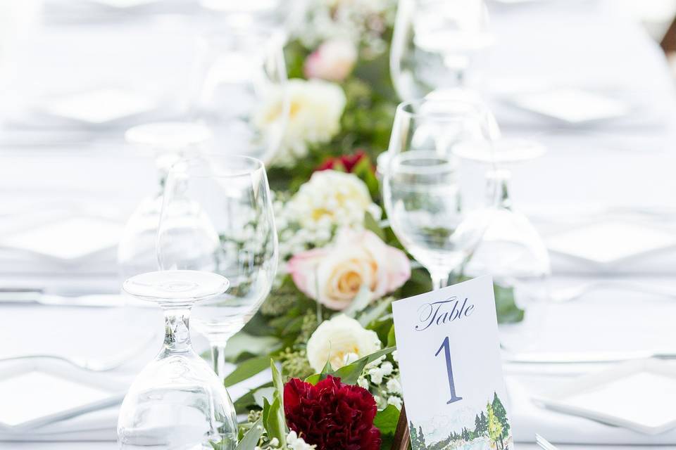Garland for Guest Table
Carnation, Baby's Breath, Rose, Salal, Eucalyptus
Floral by A Floral Affair
Photo by Fifth and Chestnut Photo Co.