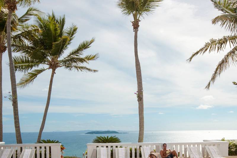 Las Casitas Village 	<br>	Take a dip in the Infinity pool set against the stunning backdrop of the Atlantic Ocean, exclusive for Las Casistas guests.