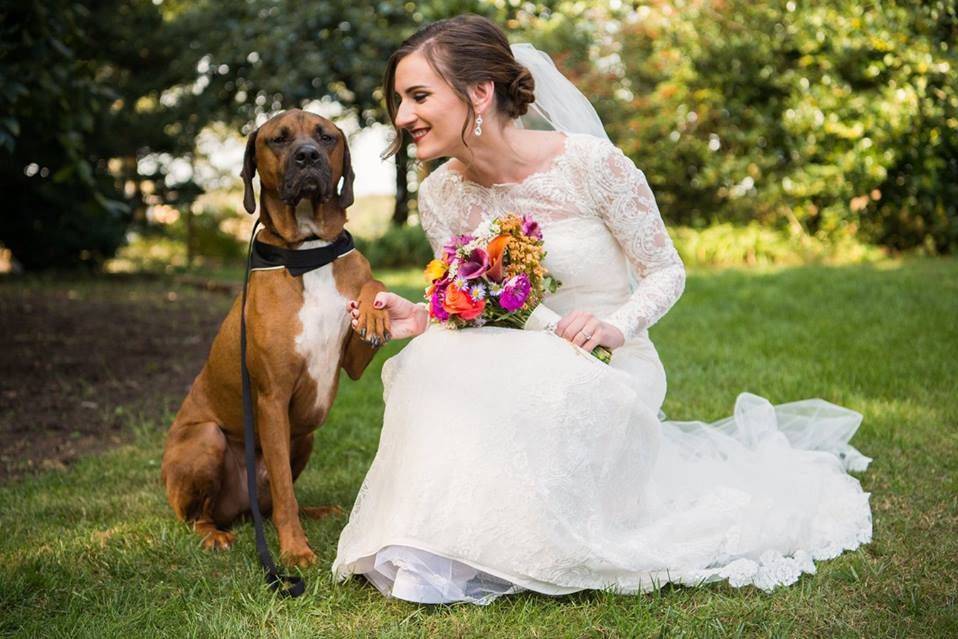 Bride and guest (George Street Photography)