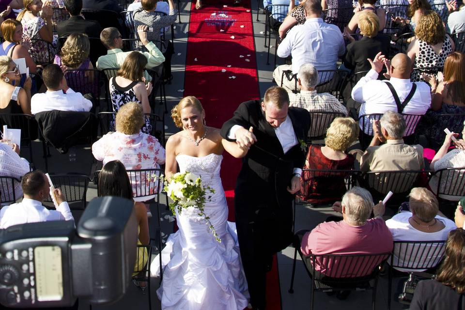 Wedding kisses