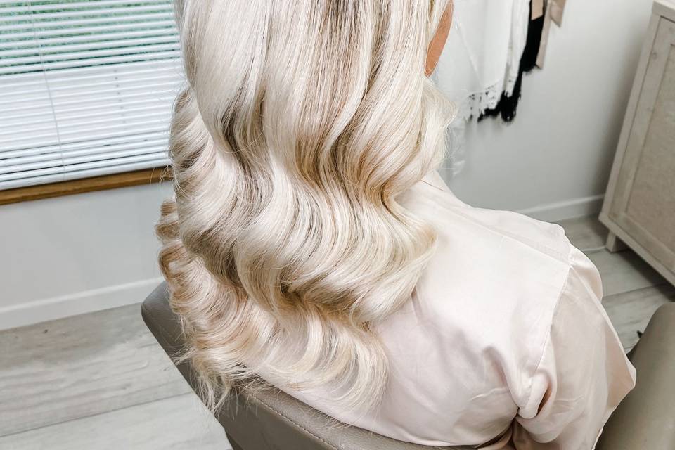 Glam waves for this beauty