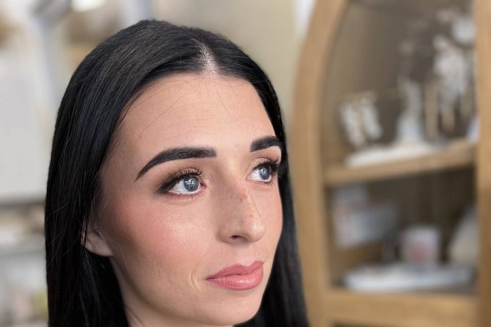 Glowy engagement photo makeup