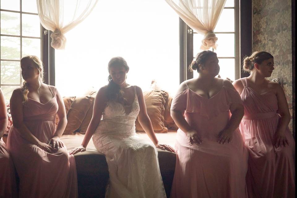Analisa and her bridesmaids