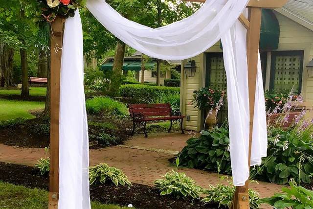 Rustic ceremony decor