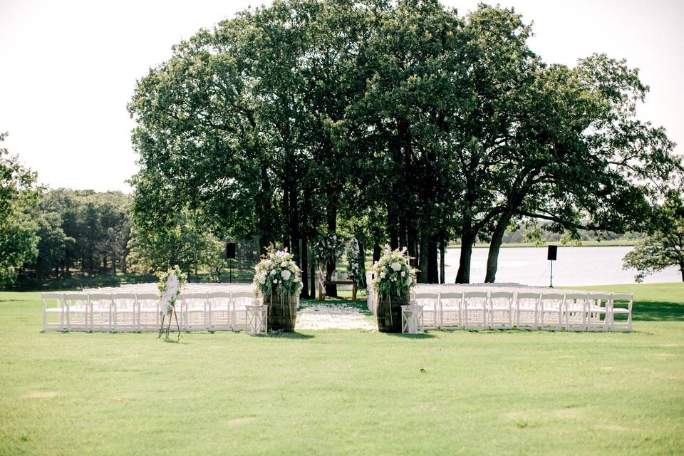 Romantic outdoor ceremony