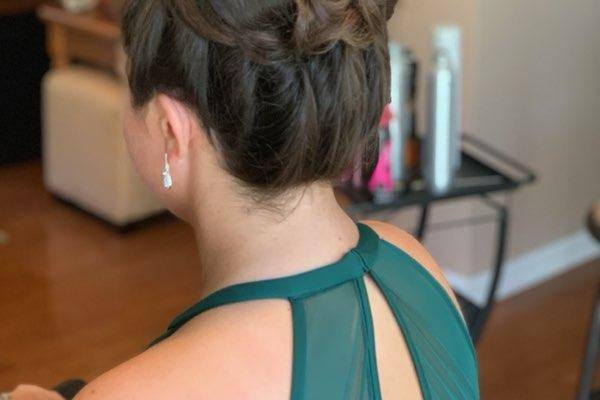 Bridesmaid's hair