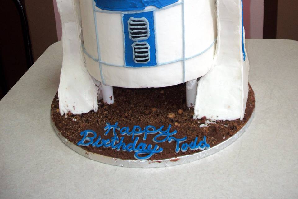 R2D2 birthday cake