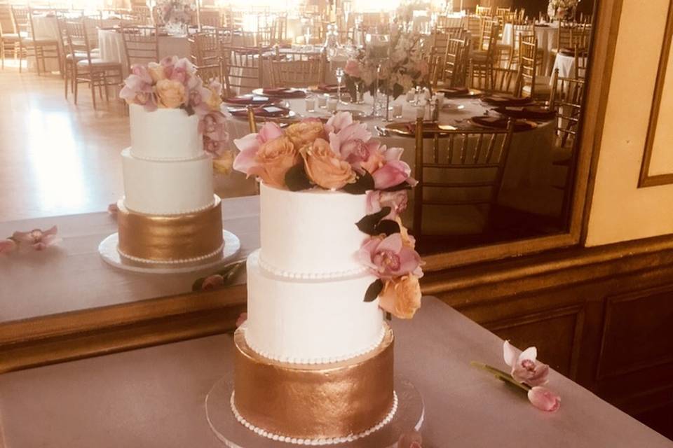 3-tier wedding cake with gold base layer