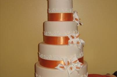 This fall themed cake was iced in buttercream with a custom leaf design piped on the sides.