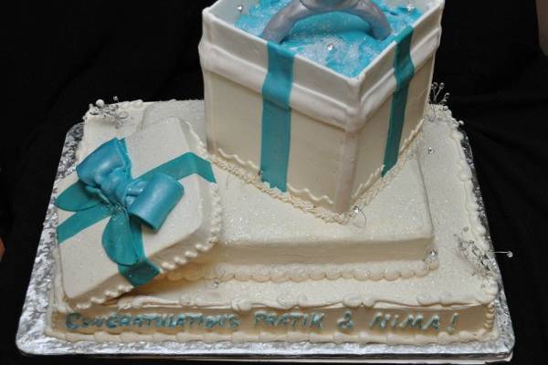 3D engagement ring and box cake