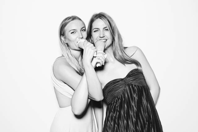 POSE PROS PORTRAIT BOOTH