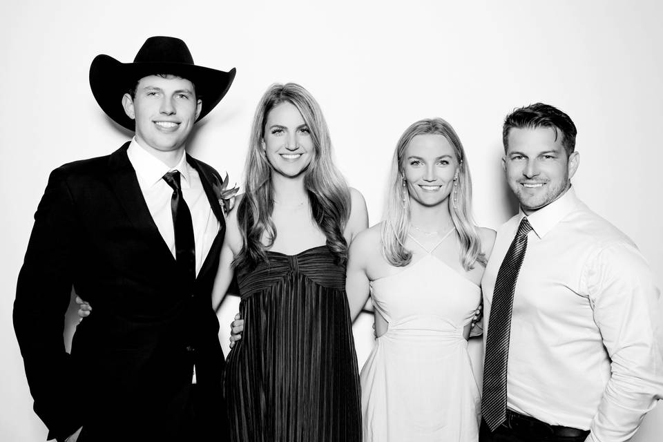 POSE PROS PORTRAIT BOOTH