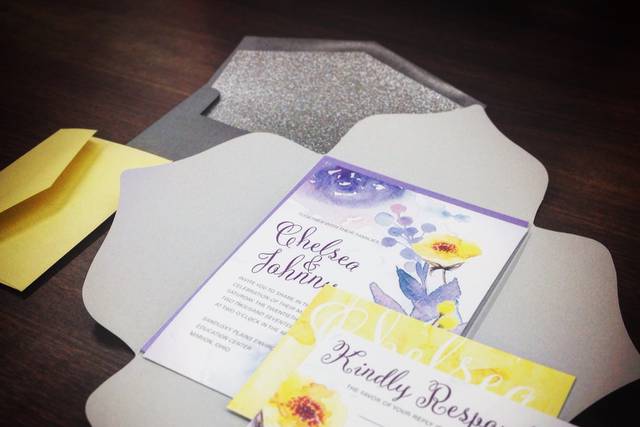 Add some sparkle to your wedding invitations! We are in love with this set that includes a glitter envelope liner and specialty shimmer paper from Envelopments!