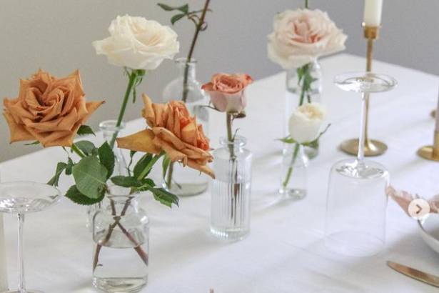 Elegant table centrepieces