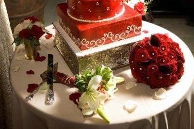 Amazing wedding cake in Red by Seventh Heaven