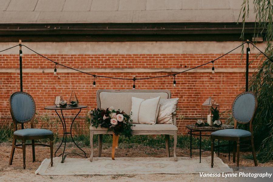 Tin Roof Farmhouse {BOUTIQUE RENTALS}