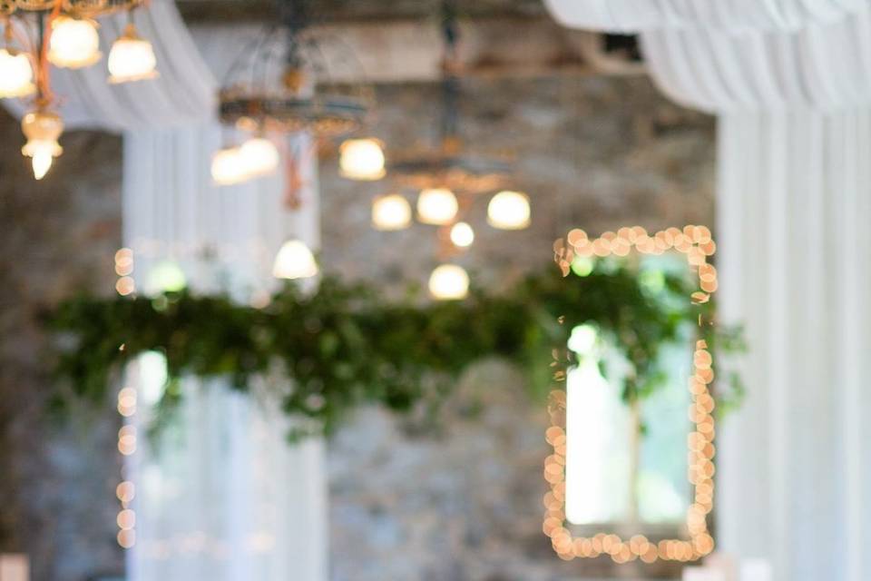 Tin Roof Farmhouse {BOUTIQUE RENTALS}